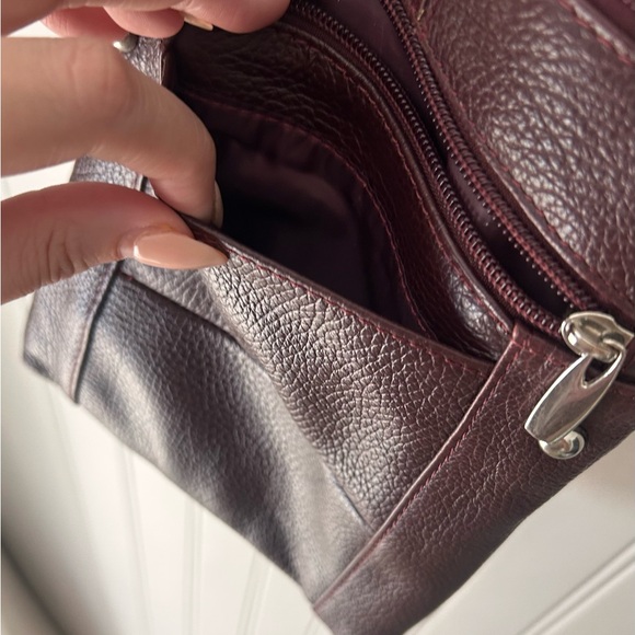 💄 Genuine Leather Crossbody Bag – RFID, Built-In Wallet, Adjustable Strap – Wine - Picture 10 of 12